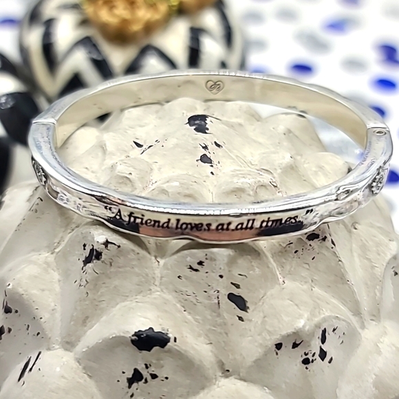 Brighton "FOOTPRINTS:Proverbs 17:17" Hinged Bangle w Inset Swarovski Crystals! - Picture 6 of 9